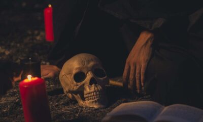 rituali satanici convinceva gli adolescenti di essere il diavolo e li abusava