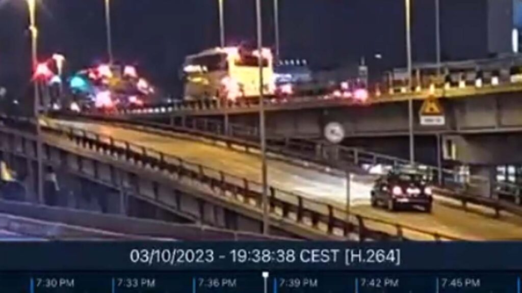 Il video che mostra il momento in cui è precipitato l'autobus dal cavalcavia di Mestre.