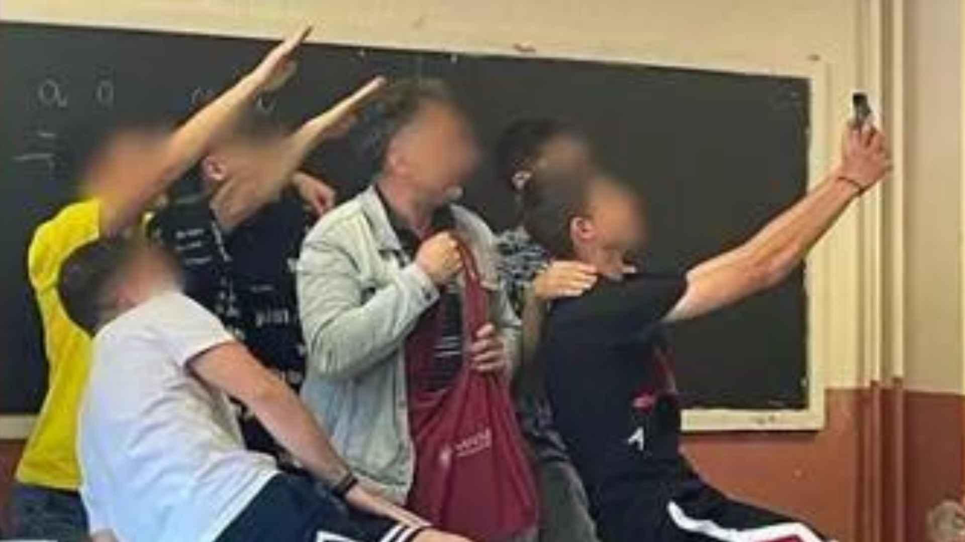 saluti fascisti in classe a roma